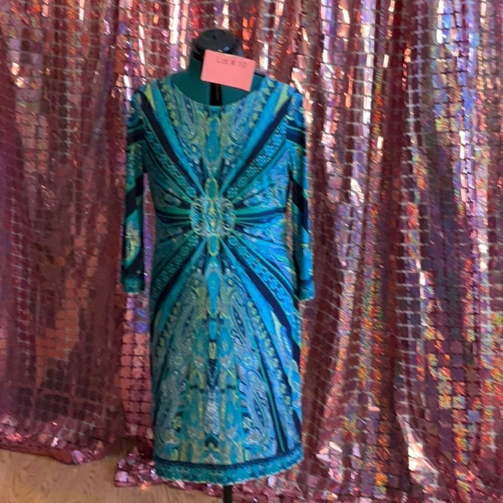 CHICOS shift style dress in size 1 or medium in vibrant blues